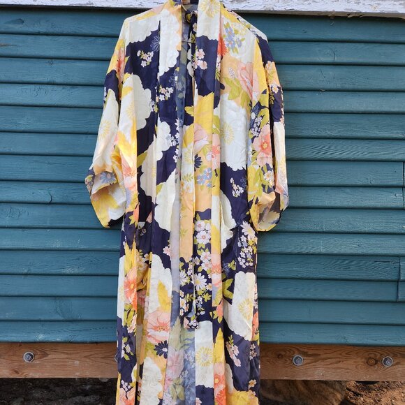 SPELL Collective Tyler Maxi Robe - Picture 1 of 3
